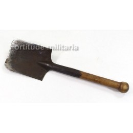 German straight shovel